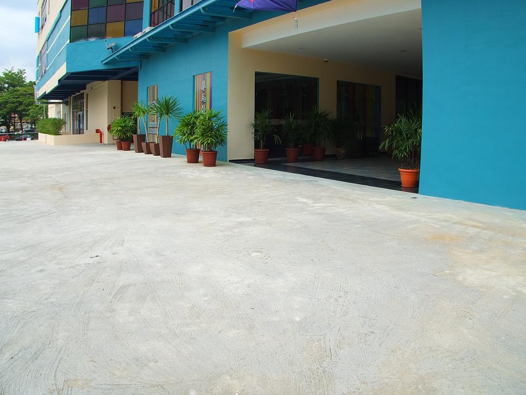 Baguss Hotel And Serviced Apartment Johor Bahru Exterior photo
